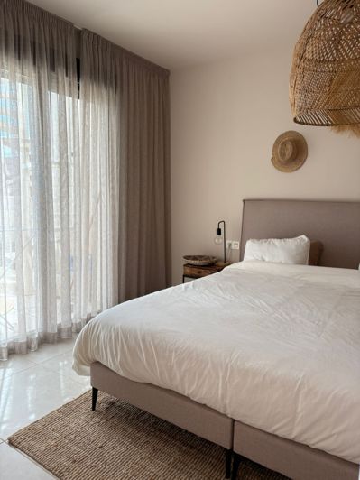 Image No.10-3 Bed Property for sale