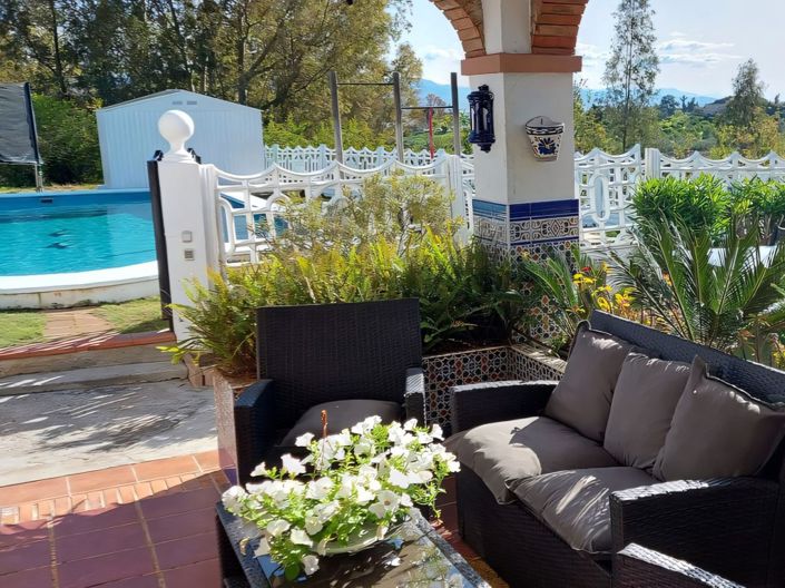 Image No.11-6 Bed Property for sale