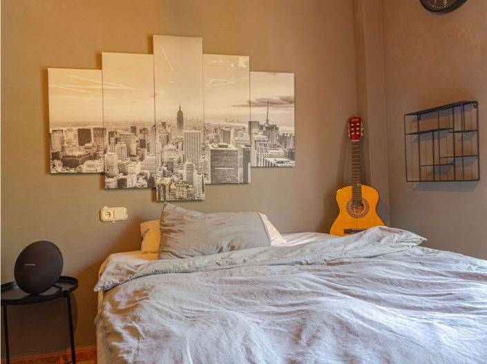 Image No.14-6 Bed Property for sale