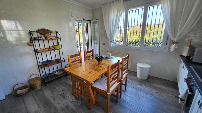 Image No.10-4 Bed Villa for sale