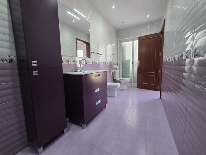 Image No.17-4 Bed Apartment for sale