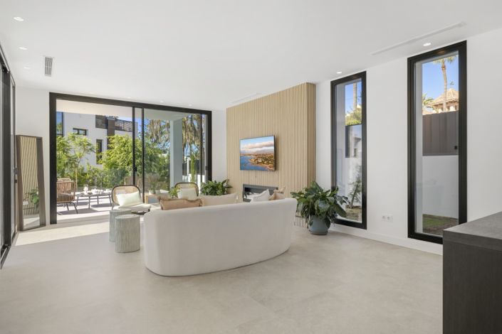 Image No.3-5 Bed Villa for sale