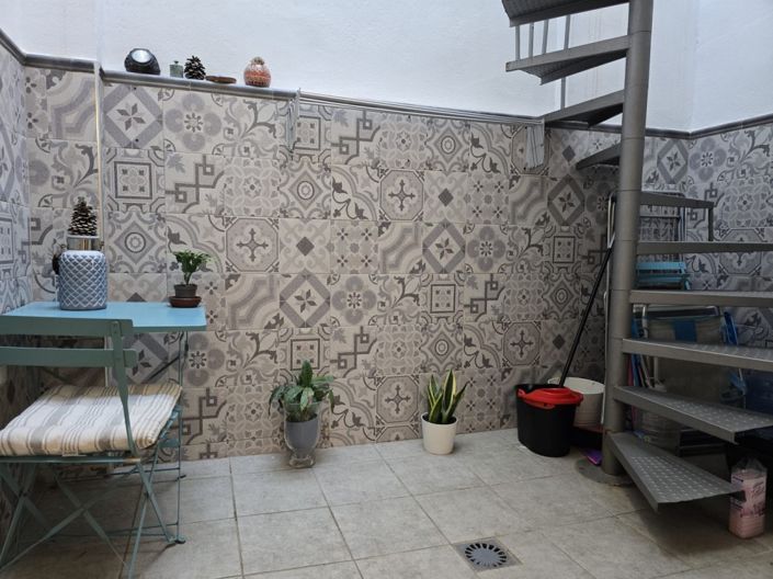 Image No.12-2 Bed Property for sale