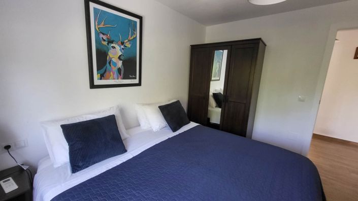 Image No.12-5 Bed Property for sale