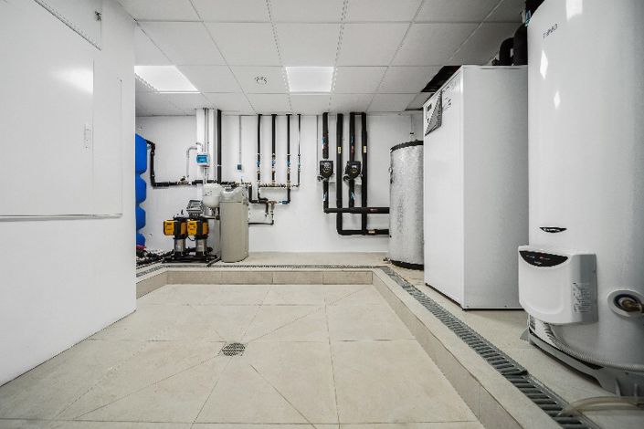 Image No.9-6 Bed Villa for sale