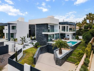 6 Bed Villa for sale