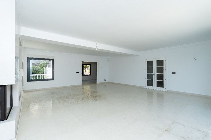 Image No.12-5 Bed Villa for sale