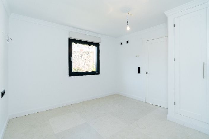 Image No.14-5 Bed Villa for sale