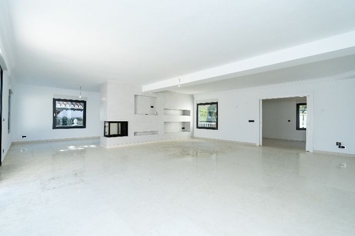 Image No.3-5 Bed Villa for sale