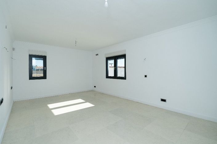 Image No.8-5 Bed Villa for sale