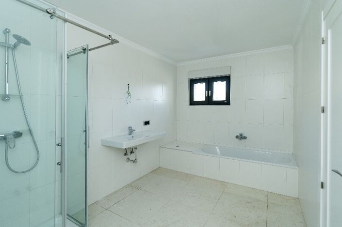 Image No.9-5 Bed Villa for sale