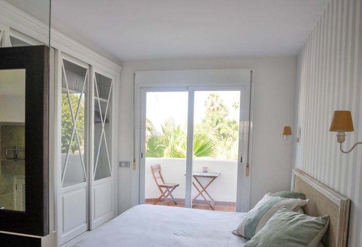 Image No.12-3 Bed Property for sale