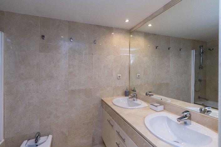 Image No.20-2 Bed Property for sale