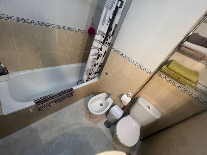 Image No.15-2 Bed Property for sale