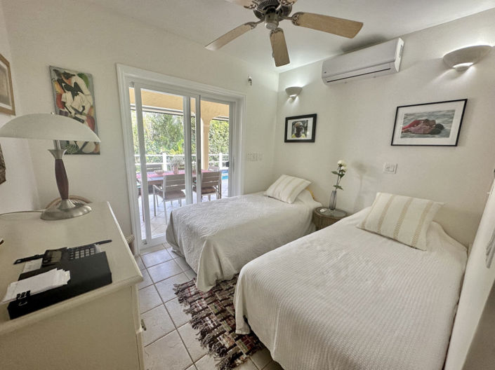 Image No.10-3 Bed Property for sale