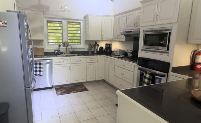 Image No.12-3 Bed Property for sale