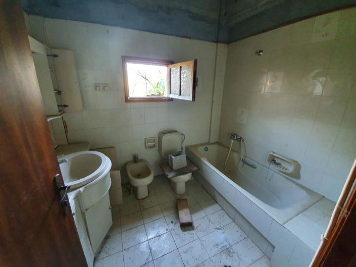 Image No.9-5 Bed Commercial for sale