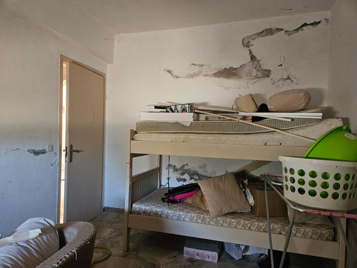 Image No.9-12 Bed Commercial for sale