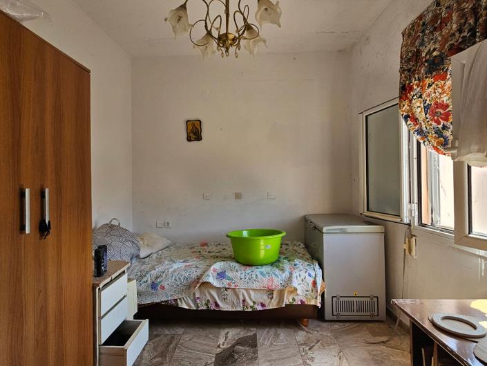 Image No.20-12 Bed Commercial for sale