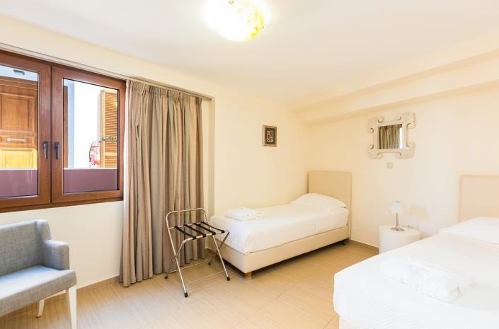 Image No.18-16 Bed Hotel for sale