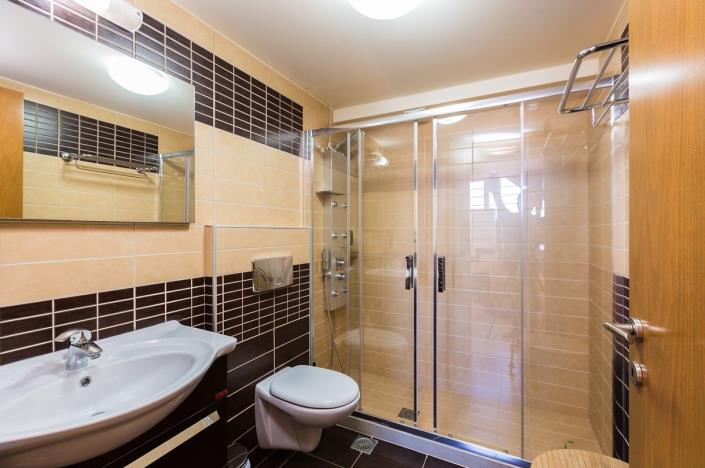 Image No.17-16 Bed Hotel for sale