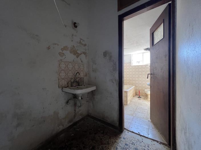 Image No.10-6 Bed House for sale