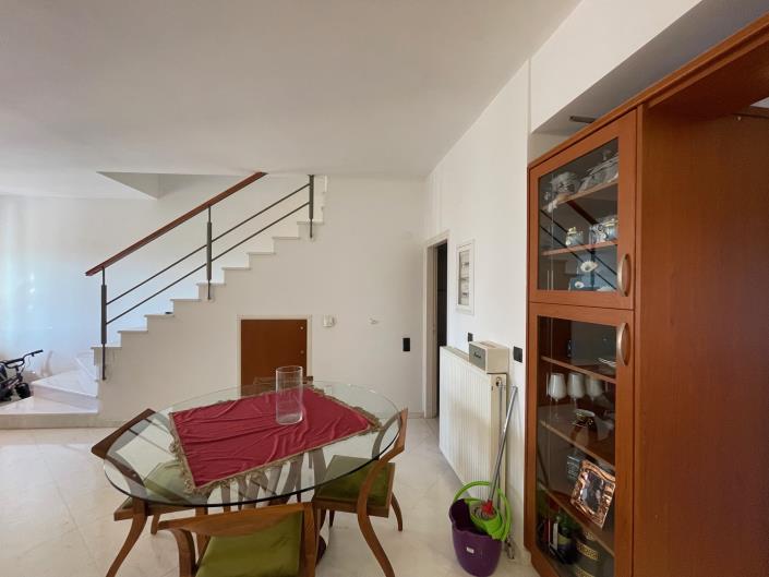 Image No.9-3 Bed Maisonette for sale