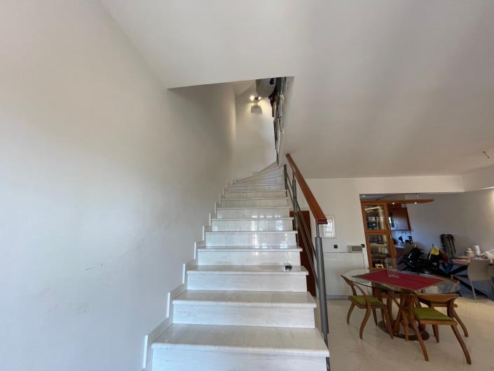 Image No.20-3 Bed Maisonette for sale