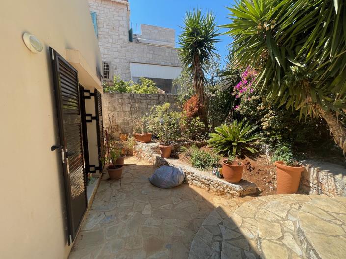 Image No.5-2 Bed House for sale