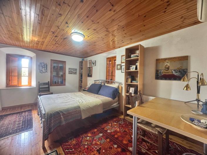 Image No.5-2 Bed House for sale