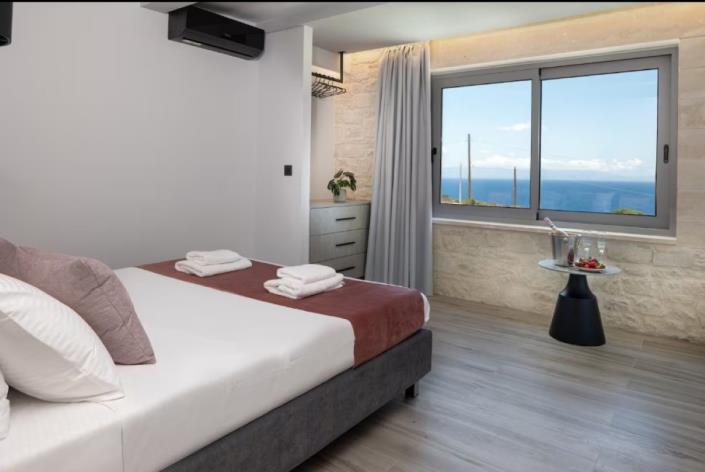 Image No.10-4 Bed Villa for sale