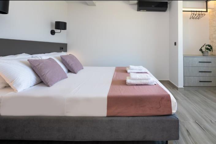 Image No.11-4 Bed Villa for sale