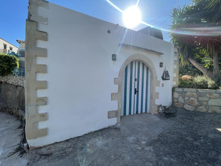 Image No.1-4 Bed House for sale