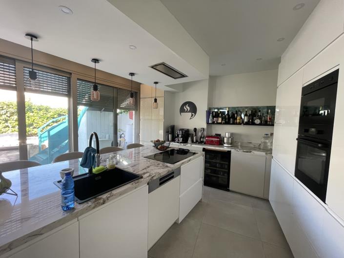 Image No.26-4 Bed House for sale