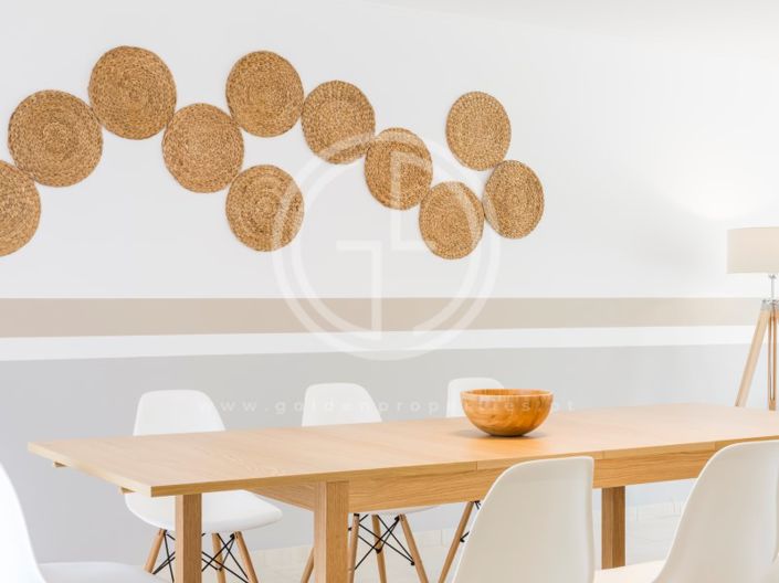 Image No.8-3 Bed House for sale