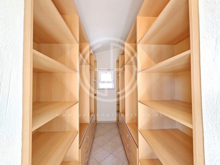 Image No.15-4 Bed House for sale