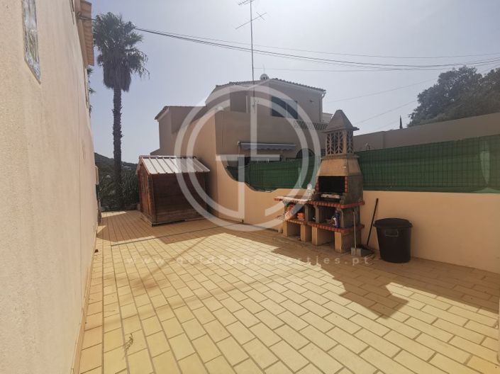 Image No.24-4 Bed House for sale