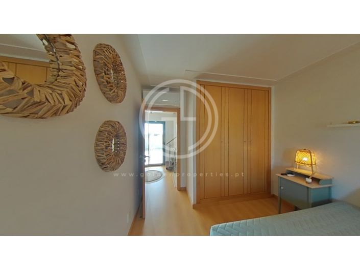 Image No.77-3 Bed House for sale