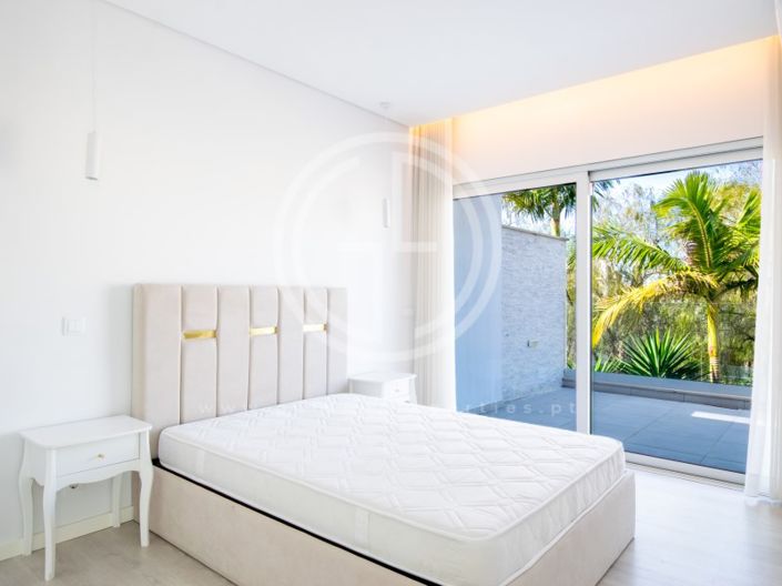 Image No.12-5 Bed House for sale