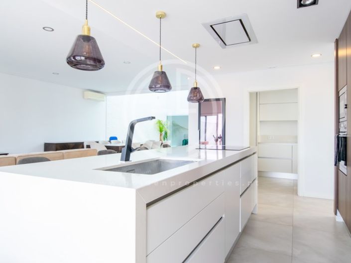 Image No.5-5 Bed House for sale