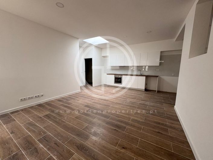 Image No.1-3 Bed House for sale