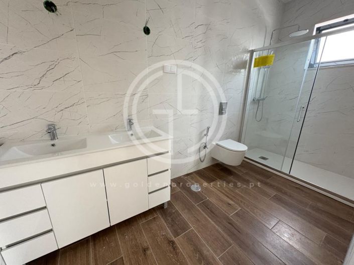 Image No.4-3 Bed House for sale