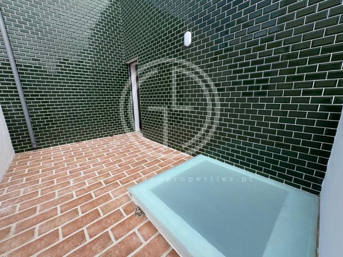 Image No.8-3 Bed House for sale