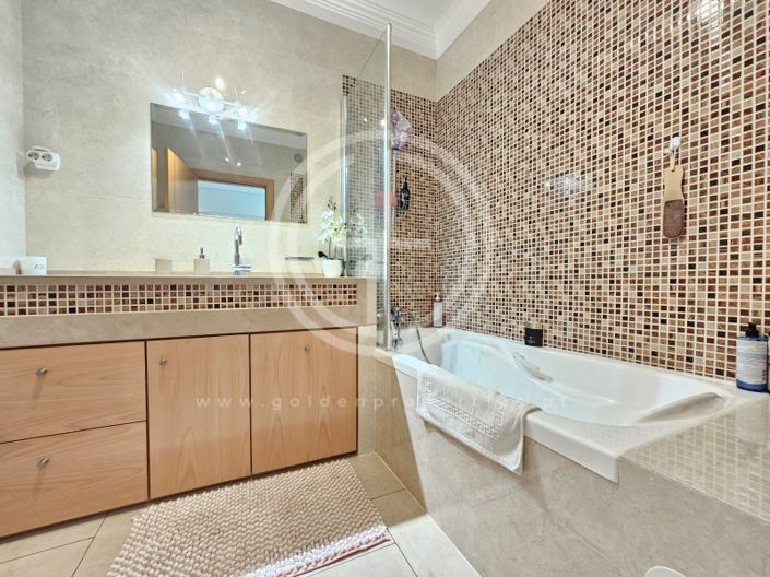 Image No.20-2 Bed Apartment for sale