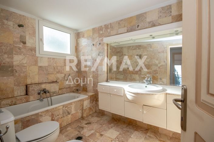 Image No.20-4 Bed Property for sale