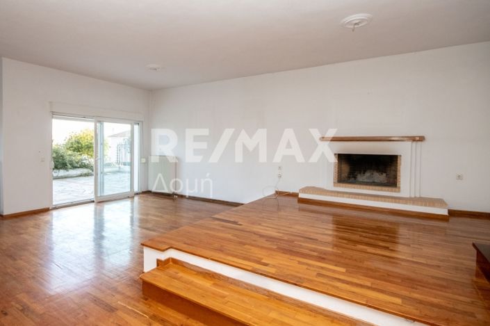 Image No.4-4 Bed Property for sale