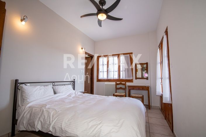 Image No.22-8 Bed Property for sale