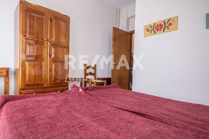 Image No.36-8 Bed Property for sale