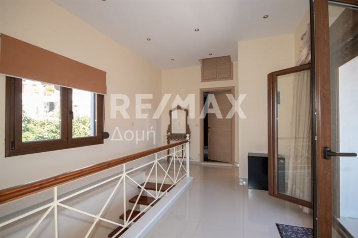 Image No.12-2 Bed House for sale