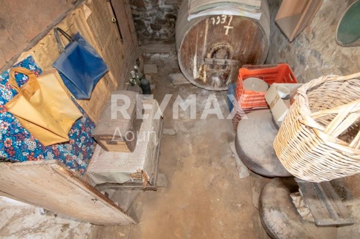 Image No.12-2 Bed Property for sale